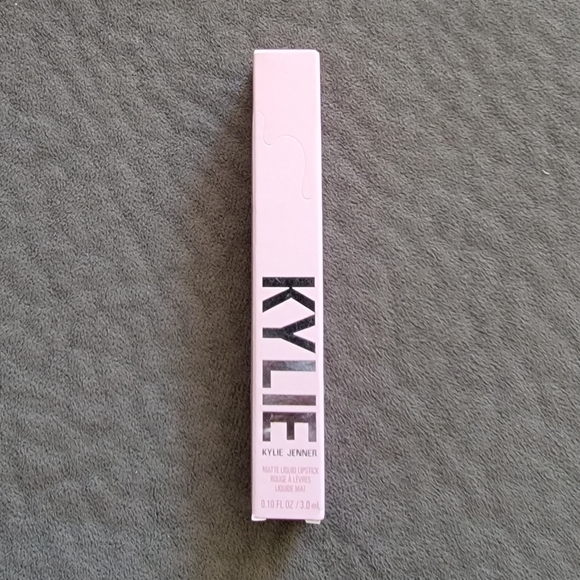 Kylie Cosmetics Matte Liquid Lipstick in Another Day Another Nude 820 - Picture 2 of 5